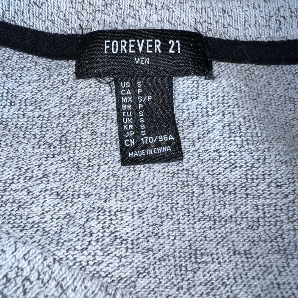 Gray Minimalist Forever 21 Men Sweater Shirt Size Small - Picture 3 of 3